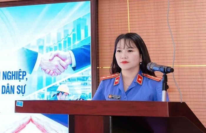  Đồng chí Phạm Thị Quỳnh Ngọc, Viện trưởng VKSND khu vực 4 phát biểu khai mạc.