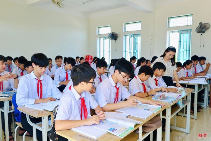 Định mức tiết dạy trung bình hằng tuần được đề xuất tăng đang khiến nhiều thầy cô băn khoăn về khối lượng công việc, thời gian dành cho các nhiệm vụ chuyên môn.