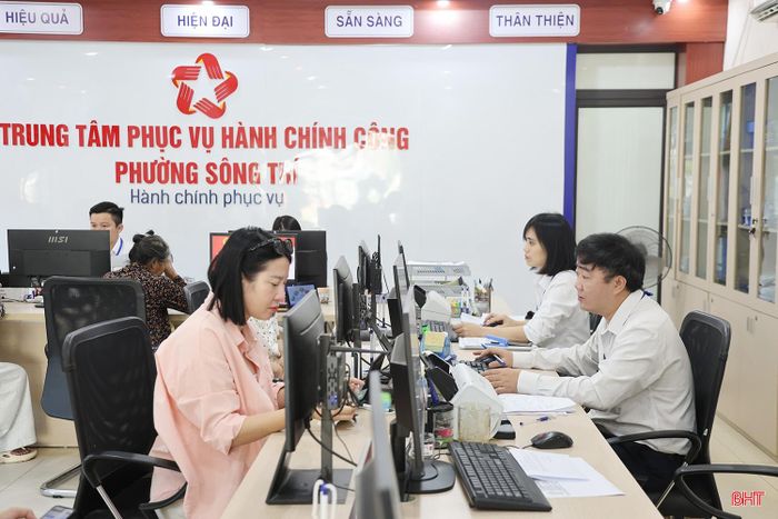 Trung tâm Phục vụ hành chính công phường Sông Trí chú trọng cải tiến quy trình tiếp nhận, xử lý hồ sơ.