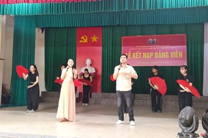 Nhà hát NTTT Hà Tĩnh là nơi 2 nghệ sĩ Công Mạnh và Lê Thương dành tình yêu cho việc giữ gìn và lan tỏa nghệ thuật truyền thống.