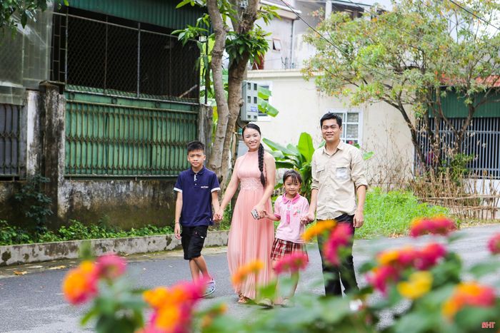 Gia đình hạnh phúc của đôi vợ chồng nghệ sĩ Công Mạnh - Lê Thương.
