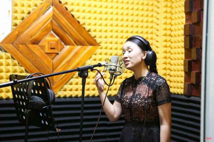  “Tôn trọng, đồng hành và tin tưởng” là bí quyết để Công Mạnh và Lê Thương luôn giữ trọn tình yêu với nghệ thuật và hạnh phúc gia đình. 