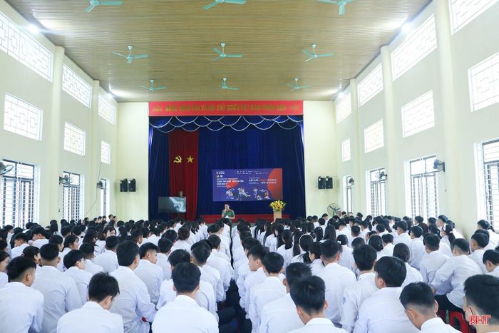 Chiến dịch “Không một mình 2026” được tổ chức tại Trung tâm GDNN-GDTX Hà Tĩnh.