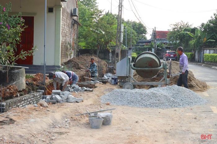Dự kiến tuyến đường trước Khu lưu niệm Tổng Bí thư Trần Phú sẽ được nâng nền, thảm nhựa và mở rộng hành lang mỗi bên khoảng 1m.