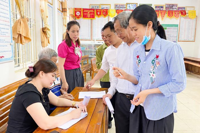  Cử tri xã Đức Thịnh trong ngày bầu cử trưởng thôn (ảnh: Cổng Thông tin xã Đức Thịnh). 