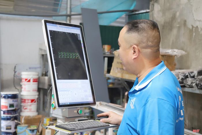 Tổ trưởng TDP Bắc Phú Nguyễn Kim Bình thường xuyên quan tâm, động viên người dân trên địa bàn chăm lo sản xuất, góp phần phát triển KT-XH.