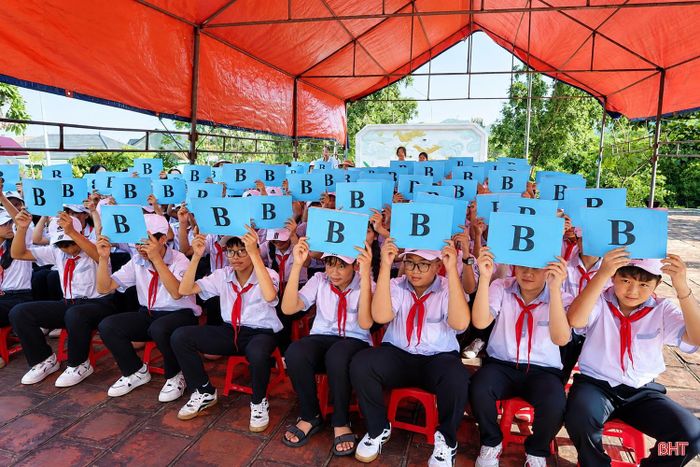 Học sinh Trường THCS Nguyễn Xí (xã Cổ Đạm) tìm hiểu thân thế, sự nghiệp và những đóng góp của Thái sư Cương Quốc công Nguyễn Xí - một vị tướng, nhà chính trị, công thần khai quốc thời Hậu Lê qua trò chơi mô phỏng chương trình “Ai là triệu phú”.