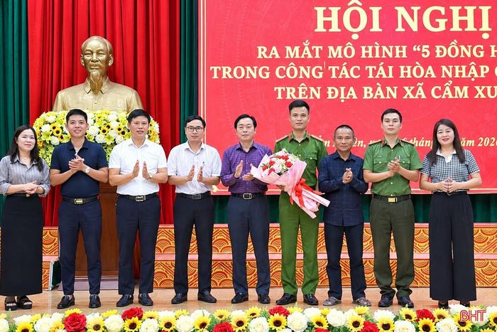  Xã Cẩm Xuyên ra mắt mô hình “5 đồng hành trong công tác tái hòa nhập cộng đồng" (ngày 16/10/2026). 