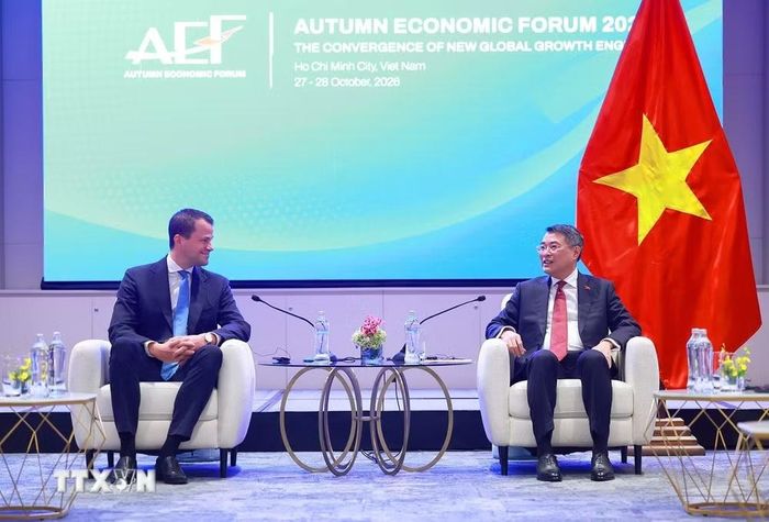 Thủ tướng Lê Minh Hưng tiếp Giám đốc điều hành Diễn đàn Kinh tế Thế giới (WEF) Stephan Mergenthaler. (Ảnh: Dương Giang/TTXVN)