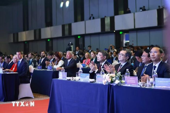 Thủ tướng Lê Minh Hưng và các đại biểu tham dự Diễn đàn Kinh tế Mùa Thu 2026 (AEF 2026). (Ảnh: Dương Giang/TTXVN)