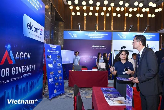 Song song với các hội nghị, diễn đàn và hội thảo, Triển lãm các sản phẩm, giải pháp công nghệ chiến lược tiêu biểu sẽ diễn ra trong hai ngày 28 và 29/10/2026. (Ảnh: Minh Sơn/Vietnam+)