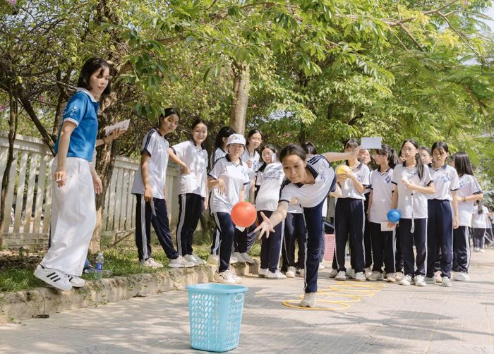 Học sinh tham gia hoạt động giáo dục thể chất. (Ảnh: Vietnam+)