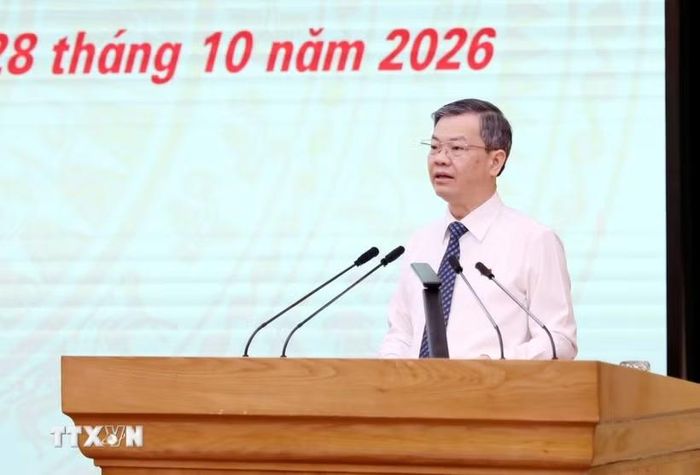 Chủ tịch Hội đồng Nhân dân tỉnh Tuyên Quang Nguyễn Văn Sơn phát biểu tại kỳ họp. (Ảnh: Quang Cường/TTXVN)