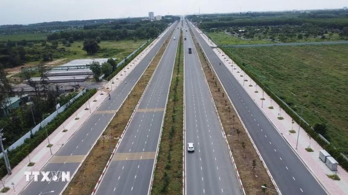 Đường 25B kết nối sân bay Long Thành với 10 làn xe. (Ảnh: Công Phong/TTXVN)