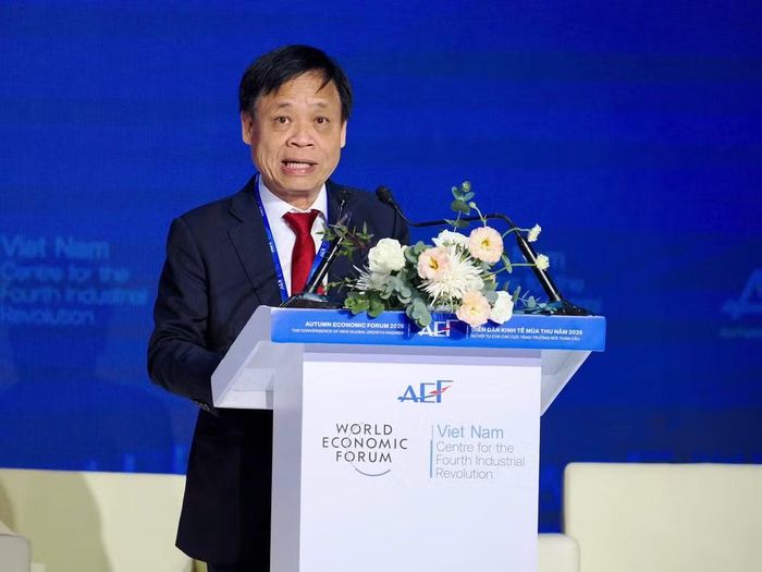 Ông Lê Quốc Cường, Thành viên Tiểu ban Khoa học Công nghệ, Đổi mới sáng tạo và Chuyển đổi số (Hội đồng Phát triển TPHCM), trình bày tham luận tại phiên chuyên đề “An toàn dữ liệu và an ninh mạng trong kỷ nguyên lượng tử”. (Ảnh: PV/Vietnam+)