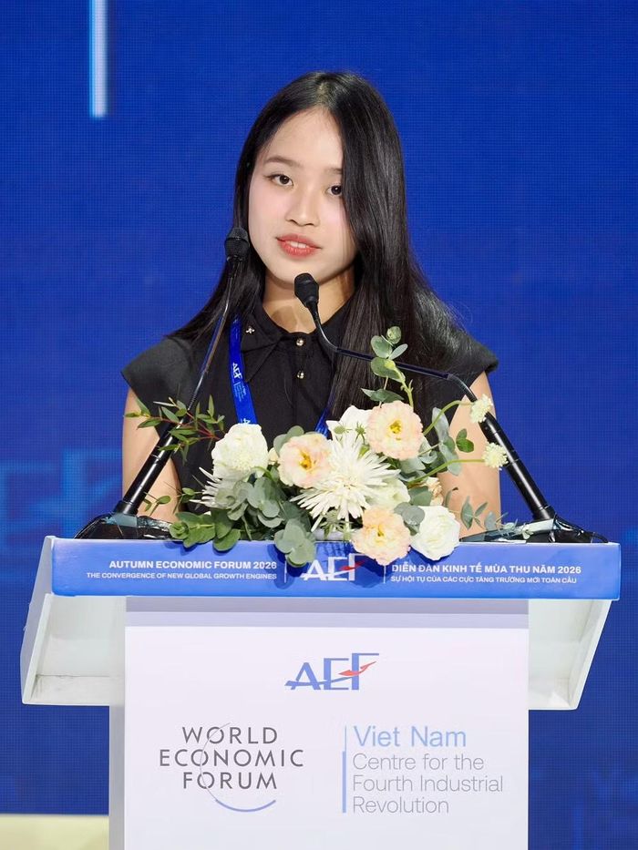 Bà Bùi Minh Phương, Viện phó Viện Phát triển Không gian tầm thấp thuộc Hội Hàng không Vũ trụ Việt Nam, tham gia phiên thảo luận trong khuôn khổ Diễn đàn Kinh tế Mùa thu 2026. (Ảnh: PV/Vietnam+)