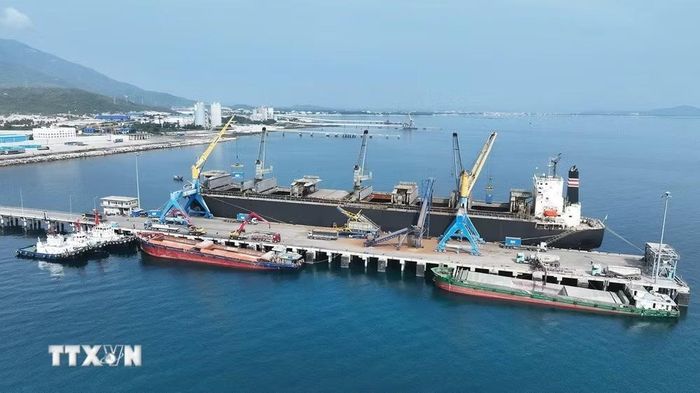 Cảng Nam Vân Phong được quy hoạch là khu bến cảng thuộc cảng biển loại I (cảng tổng hợp quốc gia, đầu mối khu vực) trong hệ thống cảng biển Việt Nam, tại khu vực phía Nam của Khu kinh tế Vân Phong, tỉnh Khánh Hòa. (Ảnh: Vũ Sinh/TTXVN)