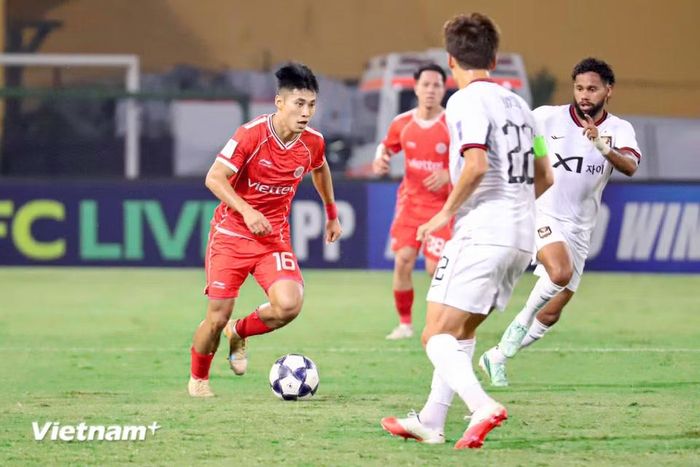 Thể Công gặp nhiều khó khăn trong nhiệm vụ tiếp cận khung thành của đối thủ. (Ảnh: Việt Anh/Vietnam+)