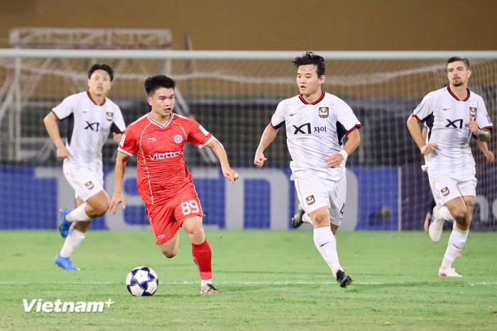 Đội khách FC Seoul cũng quyết tâm giành điểm số đầu tiên ở Cúp C2 châu Á 2026/27, sau khi toàn thua ở hai lượt trận đầu tiên. (Ảnh: Việt Anh/Vietnam+)
