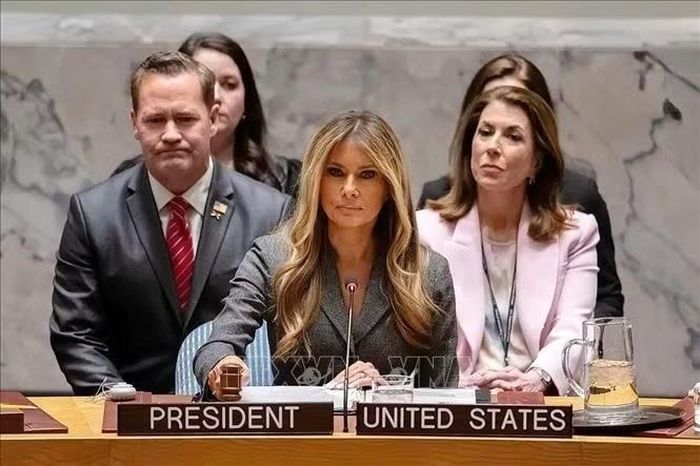 Đệ nhất phu nhân Mỹ Melania Trump chủ trì cuộc họp Hội đồng Bảo an Liên hợp quốc về trẻ em, giáo dục và công nghệ trong xung đột. Ảnh: TTXVN phát