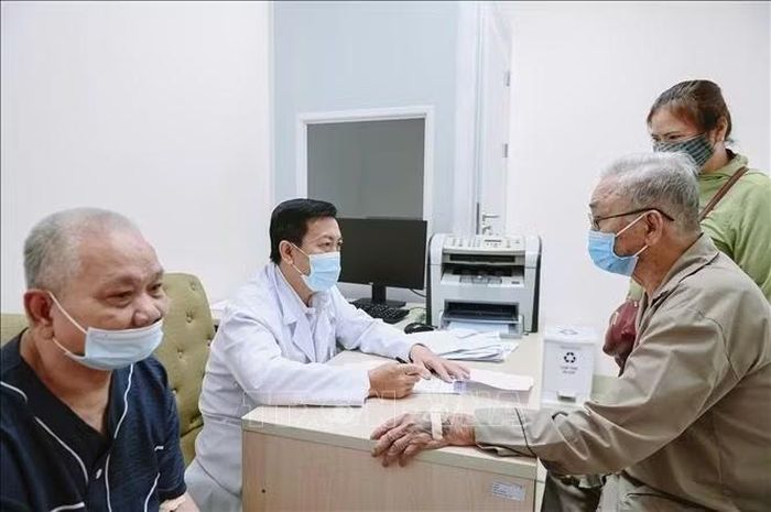Người cao tuổi là một trong những đối tượng ưu tiên hàng đầu trong chương trình khám sức khỏe toàn dân, khám sàng lọc miễn phí.