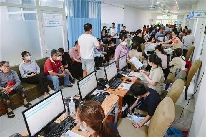 Người dân phấn khởi khi Nhà nước tổ chức chương trình khám sức khỏe toàn dân, khám sàng lọc miễn phí.