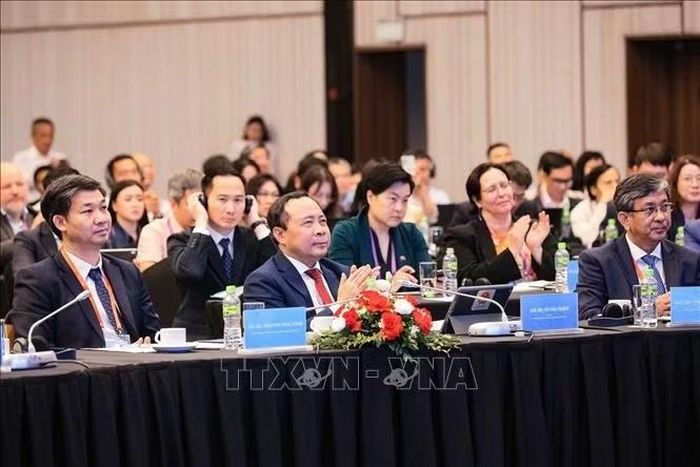 Bộ trưởng Bộ Khoa học và Công nghệ Vũ Hải Quân cùng các đại biểu tham dự lễ khai mạc Tuần lễ Số Quốc tế Việt Nam 2026. Ảnh: Hoàng Hiếu/TTXVN