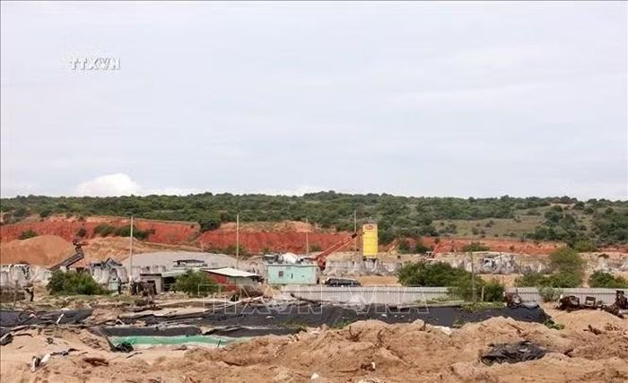 Dự án Di dân tái định cư, giải phóng mặt dự án Nhà máy điện hạt nhân Ninh Thuận 1 đang được triển khai thi công. Ảnh: Xuân Triệu/TTXVN
