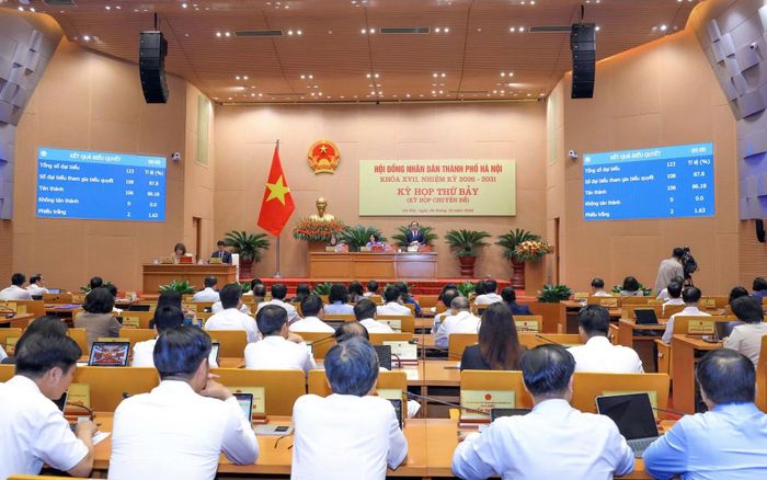 Đại biểu HĐND TP Hà Nội tham dự kỳ họp chuyên đề.