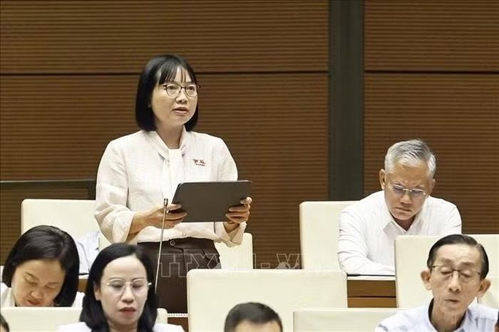 Đại biểu Quốc hội thành phố Hải Phòng Nguyễn Thị Việt Nga phát biểu. Ảnh: Doãn Tấn/TTXVN