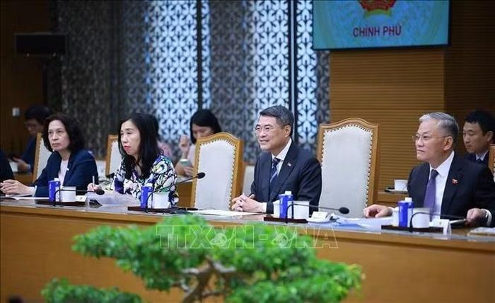 Thủ tướng Lê Minh Hưng tiếp Bộ trưởng Ngoại giao Cộng hòa Belarus Maxim Ryzhenkov. Ảnh: Dương Giang/TTXVN