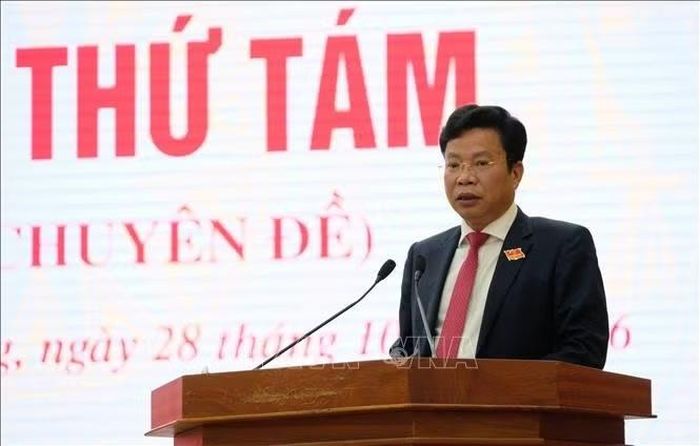 Ông Lưu Văn Trung, Phó Bí thư Tỉnh ủy, Chủ tịch Hội đồng nhân dân tỉnh Lâm Đồng phát biểu khai mạc Kỳ họp thứ 8.