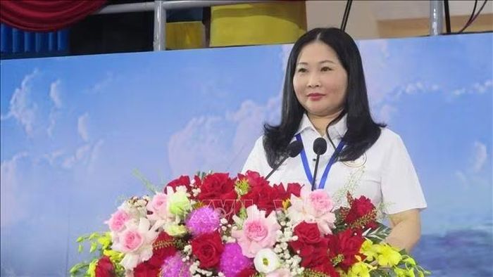Phó Chủ tịch UBND tỉnh Lào Cai Vũ Thị Hiền Hạnh phát biểu khai mạc Đại hội.
