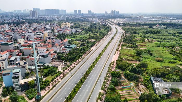 Tuyến đường đã hình thành rõ nét giữa các khu đô thị mới, kết nối với nhiều tuyến đường lớn như Quang Trung, Thanh Bình và Lê Quang Đạo kéo dài.