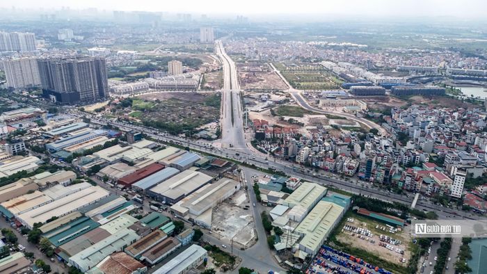 Nổi bật là đoạn từ Đại lộ Thăng Long đến đường trục phía Nam dài khoảng 9,5km, quy mô 6 làn xe. 