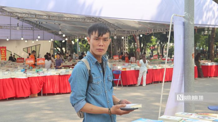 Anh Lê Anh Tuấn cho rằng hội sách là hoạt động có ý nghĩa trong việc khuyến khích thói quen đọc sách (Ảnh: Quốc Tiệp).