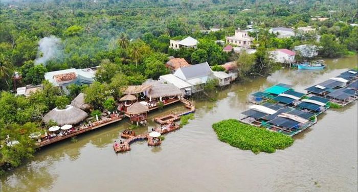 Resort sinh thái rộng 50.000m² ở Đồng Tháp của gia đình Vân Trang.