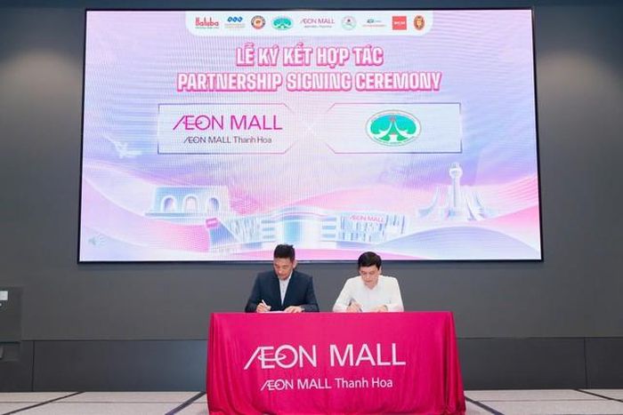 Đại diện AEON MALL Thanh Hóa và các đơn vị ký biên bản ghi nhớ hợp tác (Ảnh: AEON MALL Thanh Hóa).