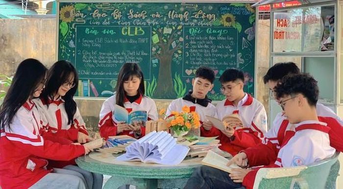 Các em học sinh hôm nay không chỉ chăm chỉ học tập mà còn đoàn kết phát huy các giá trị tốt đẹp của những thế hệ đi trước (Ảnh: Trường THPT Sông Công).