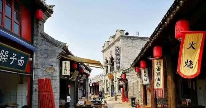 Các cổ trấn xây dựng mới na ná nhau, không thu hút được du khách. Ảnh: Wenxuecity.