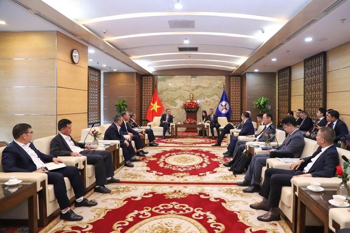 Chủ tịch HĐTV EVN Đặng Hoàng An làm việc với liên danh nhà thầu cung cấp thiết bị cơ điện Dự án Thủy điện tích năng Bác Ái. Ảnh: Khánh Ly/Bnews/vnanet.vn