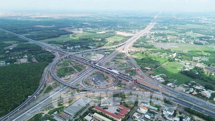 Nút giao Long Thành giao giữa cao tốc Biên Hòa - Vũng Tàu, Thành phố Hồ Chí Minh - Long Thành - Dầu Giây và tuyến T2 kết nối vào sân bay Long Thành. Ảnh: Công Phong - TTXVN 