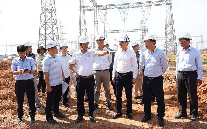 Phó Tổng giám đốc EVNNPT Bùi Văn Kiên yêu cầu các đơn vị tham gia dự án cần nỗ lực để đưa dự án về đích. Thúy Hiền/BNEWS/TTXVN