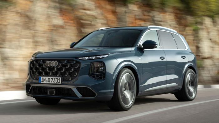 Audi Q9 2027 (bên trái) và Audi Q7 2027 (bên phải).