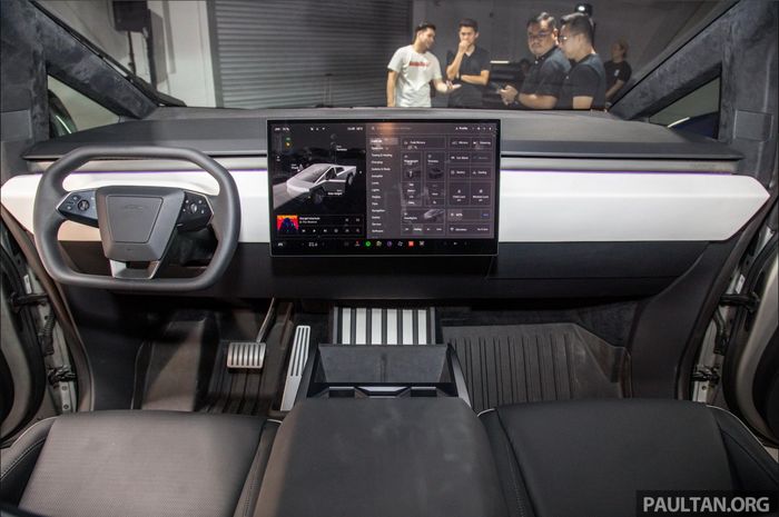 Hiện, Tesla Cybertruck chỉ có duy nhất bản sử dụng tay lái thuận (Ảnh: Paultan).