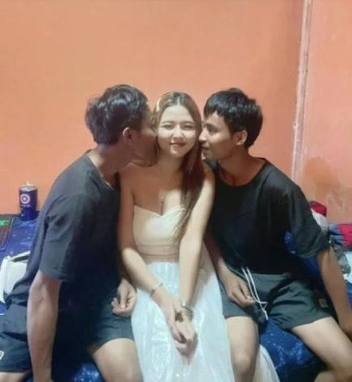 Fah cho biết cô ngủ ở vị trí chính giữa, giữa hai anh em sinh đôi. Ảnh: 163.com
