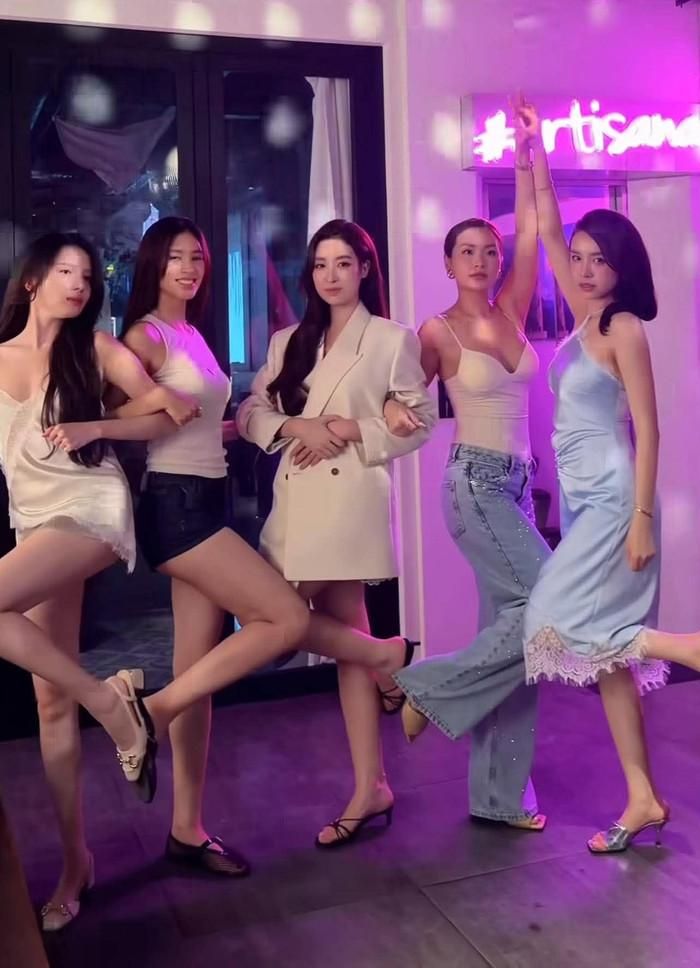 Khán giả bày tỏ sự yêu thích dành cho nhóm bạn thân của Hoa hậu Đỗ Mỹ Linh.