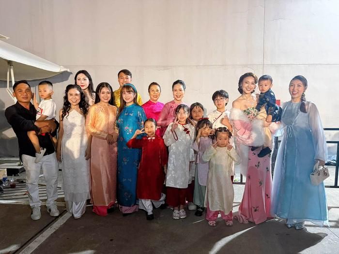 Đại gia đình ủng hộ Ninh Dương Lan Ngọc ra mắt phim mới.
