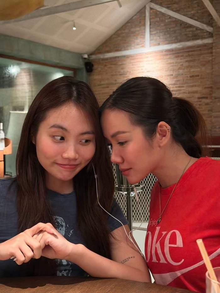 Phương Mỹ Chi bày tỏ sự hạnh phúc khi được quen biết và làm việc với Phương Ly.