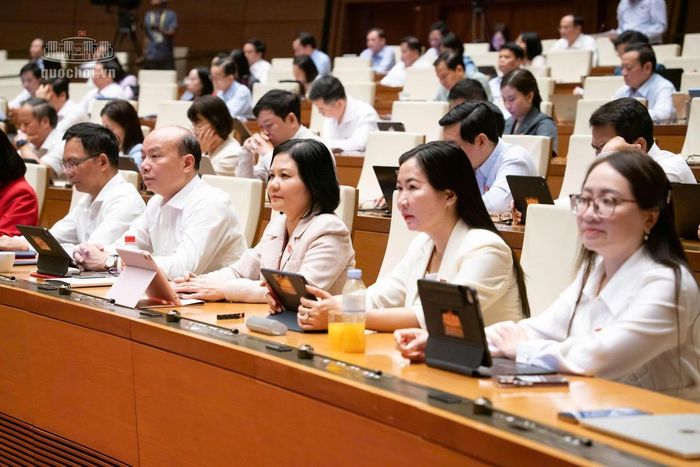Chiều 28/10, Quốc hội thảo luận tại hội trường về dự án Luật Nhà ở (sửa đổi) 